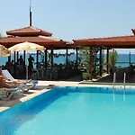 As Queen Hotel
