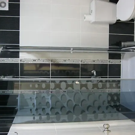 As Queen Otel