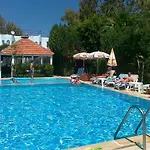 As Queen 3* Kızılot