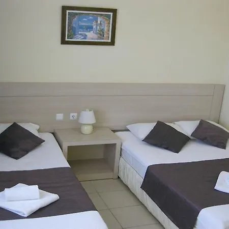 As Queen Hotel 3*