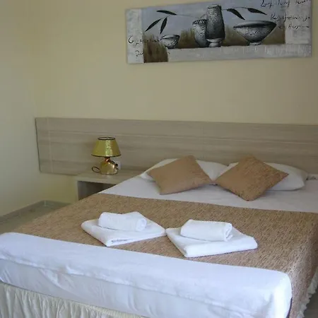 As Queen Hotel 3*