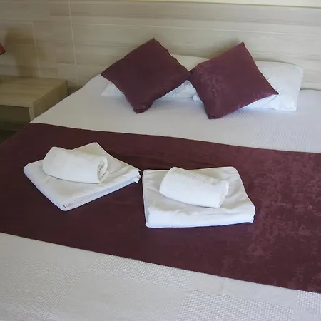 As Queen Hotel 3*