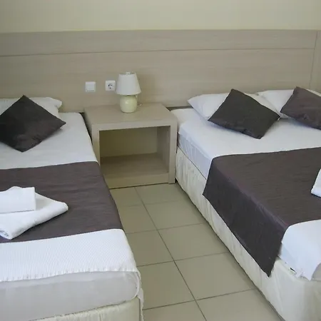 As Queen 3* Kızılot