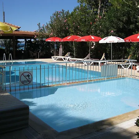 As Queen Hotel 3*