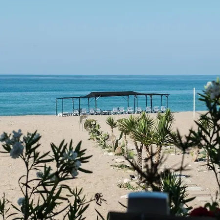 As Queen Hotel Kizilot